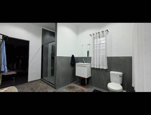 3 bed property to rent in FLORIDA